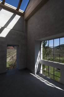 Upside-down house build into a power station hall - foto: Libor Stavjaník, Studio TOAST