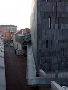 MuseumsQuartier - MUMOK - foto: Petr Šmídek, 2003