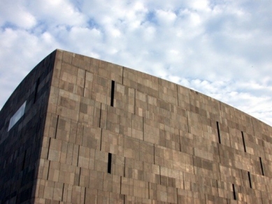 MuseumsQuartier - MUMOK - foto: Petr Šmídek, 2003