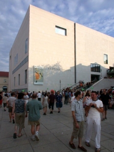 MuseumsQuartier - Leopold Museum - foto: Petr Šmídek, 2003