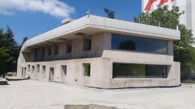 Administrative building in Strančice - foto: archiv autora