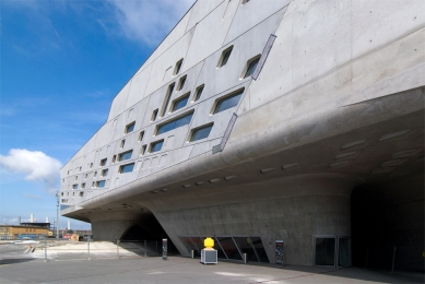 Phaeno Science Center - foto: Petr Šmídek, 2009