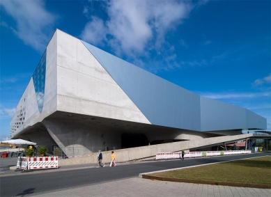 Phaeno Science Center - foto: Petr Šmídek, 2009