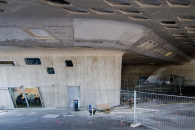 Phaeno Science Center - foto: Petr Šmídek, 2009