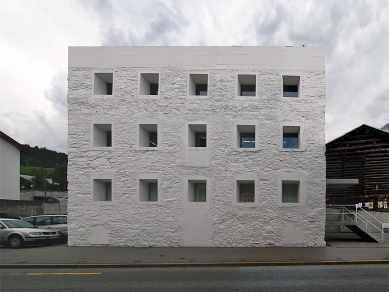 Das gelbe Haus - foto: Petr Šmídek, 2008