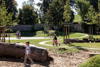 Zahrada základní a mateřské školy v Kolodějích - foto: Andrea Thiel Lhotáková