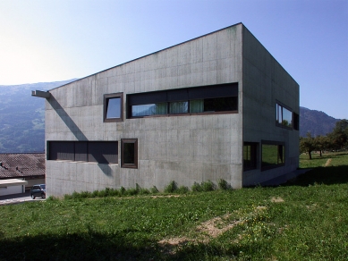 Škola v Paspels - foto: Petr Šmídek, 2003