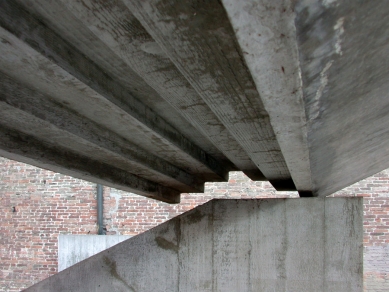 Entrance to the Architectural faculty of Venice university - foto: Petr Šmídek, 2002