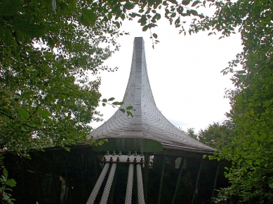 Institut lehkých plochých nosníků na Technické univerzitě ve Stuttgartu - foto: Petr Šmídek, 2002