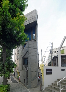 Dům věž v Tokiu - foto: Petr Šmídek, 2012