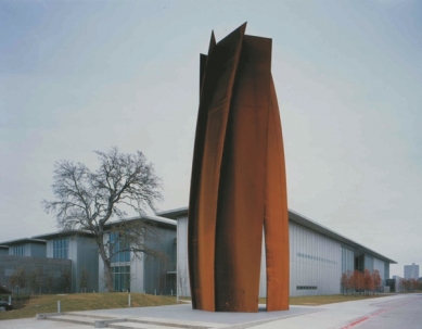 Modern Art Museum of Fort Worth - Plastika Richarda Serry - foto: © Modern Art Museum of Fort Worth