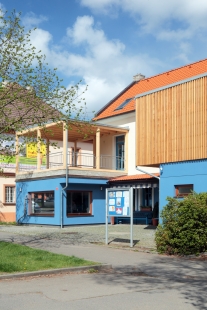 Dostavba a interiér kavárny Modrý domeček - foto: Robert Žákovič