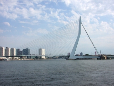 Erasmus Bridge - foto: Petr Šmídek, 2003