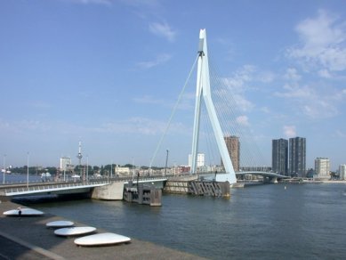 Erasmusbrug - foto: Petr Šmídek, 2003