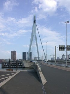 Erasmusbrug - foto: Petr Šmídek, 2003