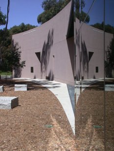 Wagner Dance Facility - foto: Petr Šmídek, 2001