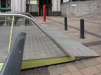 Most for pedestrians West India Quay - foto: Petr Šmídek, 2004