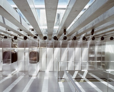 Prada Beverly Hills Epicenter - foto: © OMA