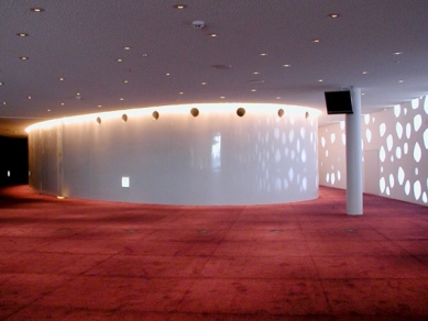 Matsumoto Performing Arts Centre - foto: © Toyo Ito & Associates, 2004