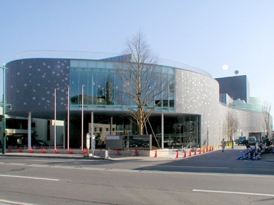 <Matsumoto Performing Arts Centre> - foto: © Toyo Ito & Associates, 2004