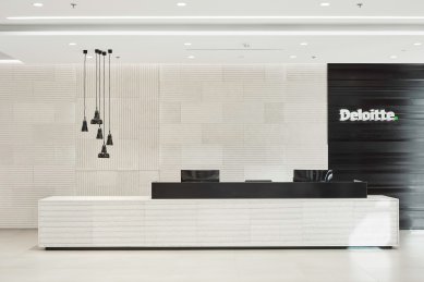 Kanceláře firmy Deloitte - foto: Peter Fabo