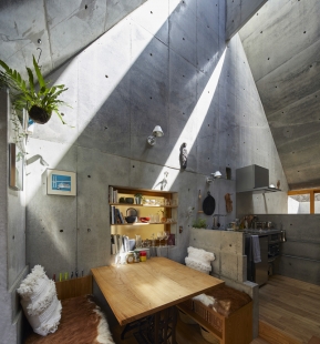 Love2 House - foto: Koji Fujii / Nacasa&Partners Inc