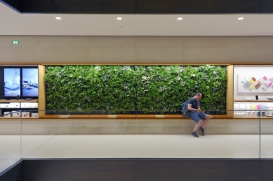 Apple Champs-Élysées  - foto: Petr Šmídek, 2019