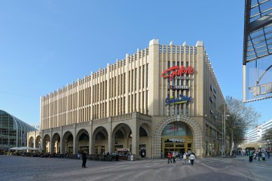 The design of the facade of the Roter Turm department store - foto: Petr Šmídek, 2019