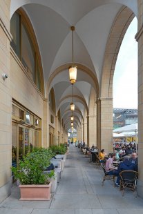 The design of the facade of the Roter Turm department store - foto: Petr Šmídek, 2019