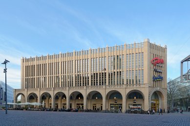 The design of the facade of the Roter Turm department store - foto: Petr Šmídek, 2019