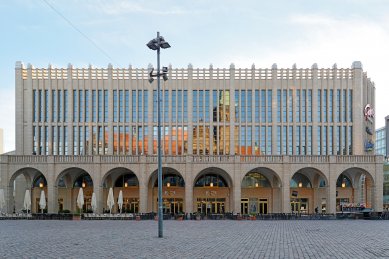 The design of the facade of the Roter Turm department store - foto: Petr Šmídek, 2019