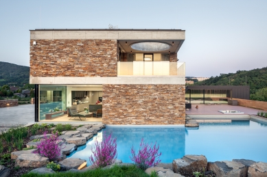 Vila s krytým bazénem - foto: Roman Mlejnek