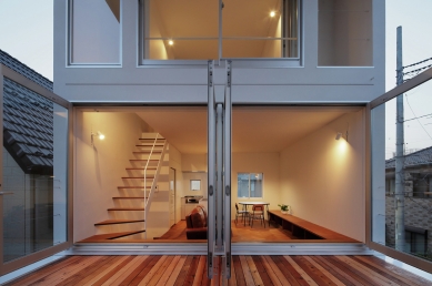 Malý dům s velkou terasou - foto: Takuro Yamamoto Architects 