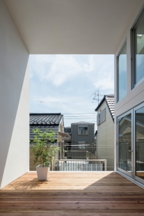 Malý dům s velkou terasou - foto: Takuro Yamamoto Architects 