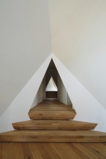 House Tepee in Nasu - foto: Koji Fuji - Nacasa & Partners Inc