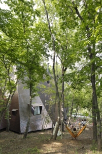 Lesní dům Týpí v Nasu - foto: Koji Fuji - Nacasa & Partners Inc