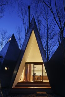 House Tepee in Nasu - foto: Koji Fuji - Nacasa & Partners Inc