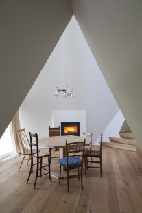 House Tepee in Nasu - foto: Koji Fuji - Nacasa & Partners Inc