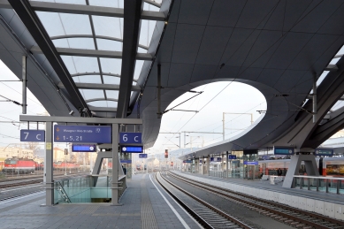 Graz Main Station Local Transport Hub - foto: Petr Šmídek, 2017