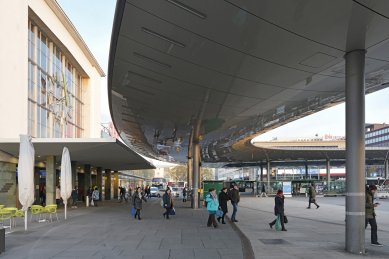 Graz Main Station Local Transport Hub - foto: Petr Šmídek, 2017