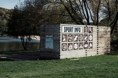 Zázemí vodních sportů a gastro kiosky na Hostivařské přehradě - foto: Matěj Štrassmajer