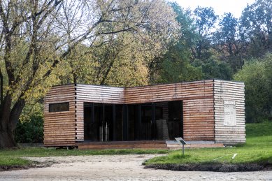 Zázemí vodních sportů a gastro kiosky na Hostivařské přehradě - foto: Matěj Štrassmajer