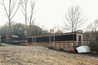 Zázemí vodních sportů a gastro kiosky na Hostivařské přehradě - foto: Matěj Štrassmajer