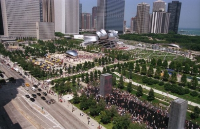 Millennium Park - Aerial view of Millennium Park looking North - Opening Weekend, 2004 - foto: © City of Chicago/ Peter J. Schulz