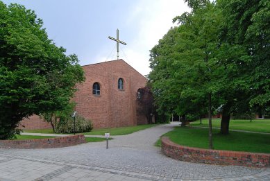 Římsko-katolický farní kostel svatého Vavřince - foto: Petr Šmídek, 2012