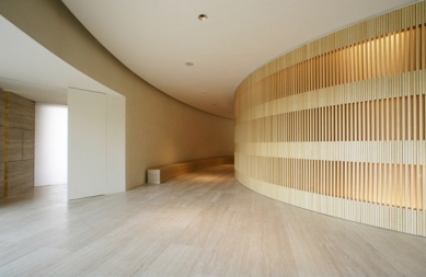 Hotel Puerta América - přízemí, 5 - 11. poschodí - John Pawson - hotelové lobby v přízemí - foto: © Hoteles Silken; Rafael Vargas, 2005