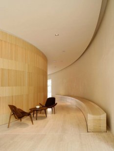 Hotel Puerta América - přízemí, 5 - 11. poschodí - John Pawson - hotelové lobby v přízemí - foto: © Hoteles Silken; Rafael Vargas, 2005