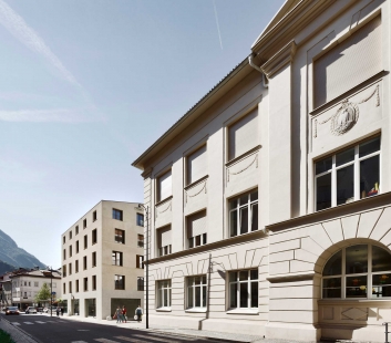 Building at Maria Delago Square - foto: OskarDaRiz