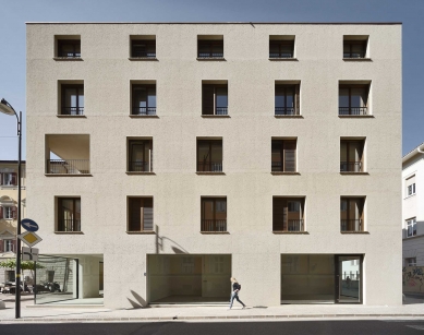 Building at Maria Delago Square - foto: OskarDaRiz