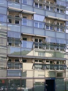 SUVA House - foto: Petr Šmídek, 2003